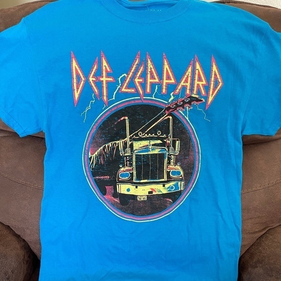 DEF Leppard Truck 🛻 Shirt - Picture 2 of 4